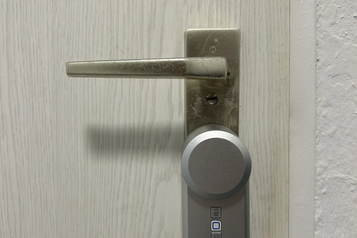 Elektronisches Türschloss für den Self-Check-in
